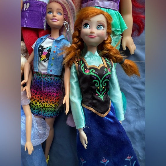 Disney Doll Collection with Red and Blue Outfits - Picture 2 of 6
